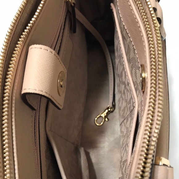 Michael Kors saffiano leather satchel with multiple compartments and zipper - Picture 5 of 11